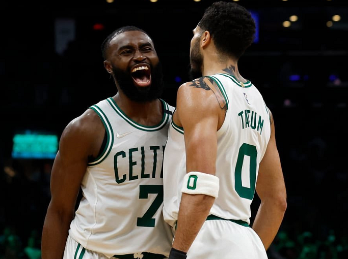  塔图姆末节爆发绿军加时险胜76人豪取七连胜