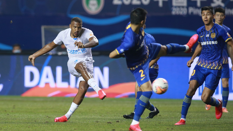  汉诺威96定位球配合精妙，三次头槌破门锁定胜局