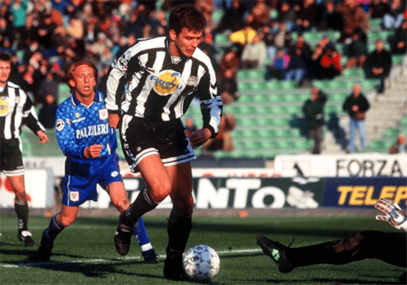  朗斯主帅变阵收奇效，边路突击撕破对手防线