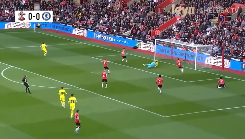  沃尔夫斯堡定位球战术奏效，头槌建功拿下关键战