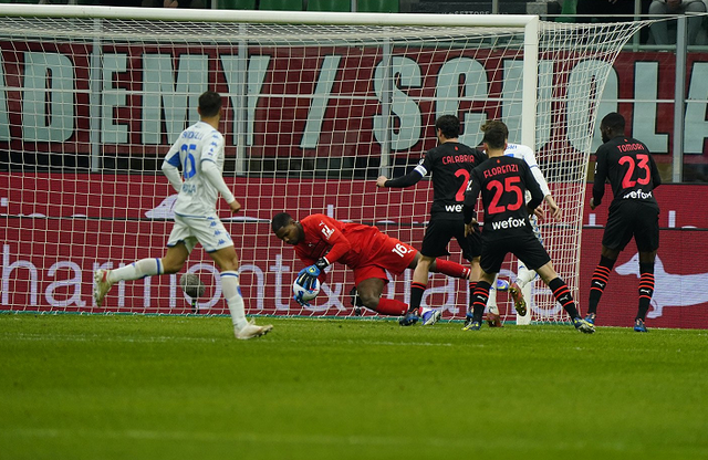  米兰新援处子球破门助红黑军团险胜恩波利  